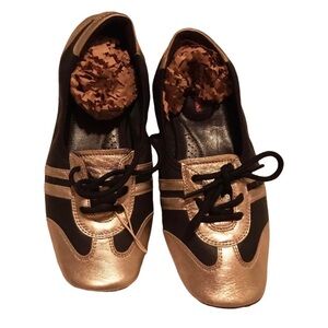 Prada ballet laced up flat shoes.Sz. EU 35. Gorgeous and in excellent condition!